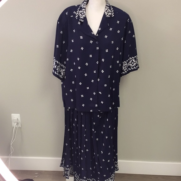 Chaus Dresses & Skirts - Chaus Navy Blue & White Women’s Top & Skirt Sz 16